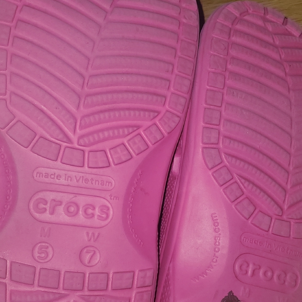 Unisex  Pink Crocs with Fun Charms - Picture 4 of 7
